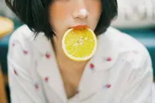 吃相太丑！卖假狂赚百万伊能静遭央视曝光 秦昊也救不了她