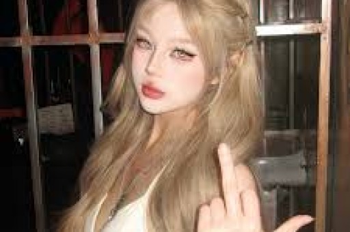 中秋晚会变“预制菜”？明星集体假唱穿帮主持人尬聊太敷衍